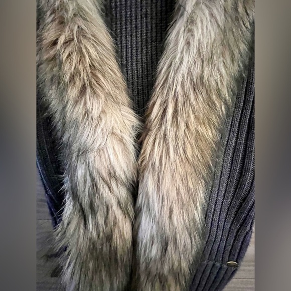 TOWN & COUNTRY LAYERING VEST - FUR COLLAR - STATEMENT PIECE - OLD MONEY STYLE - Picture 6 of 8